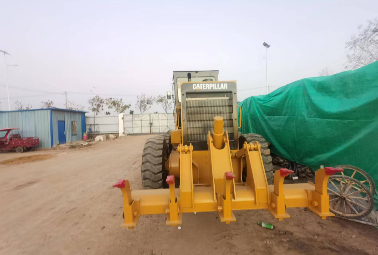 Caterpillar 140G - Niveleuse: photos 3 Caterpillar 140G - Niveleuse: photos 3