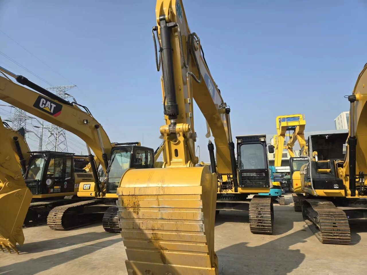 Caterpillar 330D2L - Pelle sur chenille: photos 3 Caterpillar 330D2L - Pelle sur chenille: photos 3