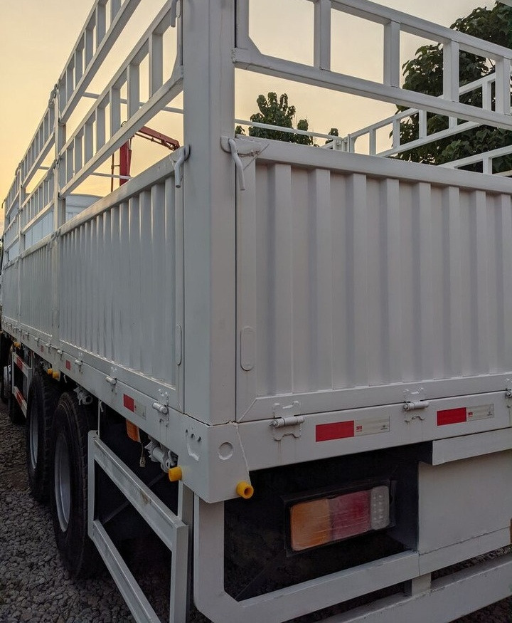 Howo 375 8x4 - Camion plateau: photos 5 Howo 375 8x4 - Camion plateau: photos 5