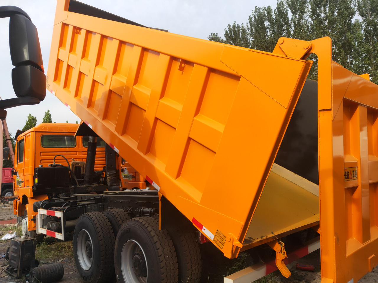 Shacman F3000 6*4 Dump truck - Camion benne: photos 3 Shacman F3000 6*4 Dump truck - Camion benne: photos 3