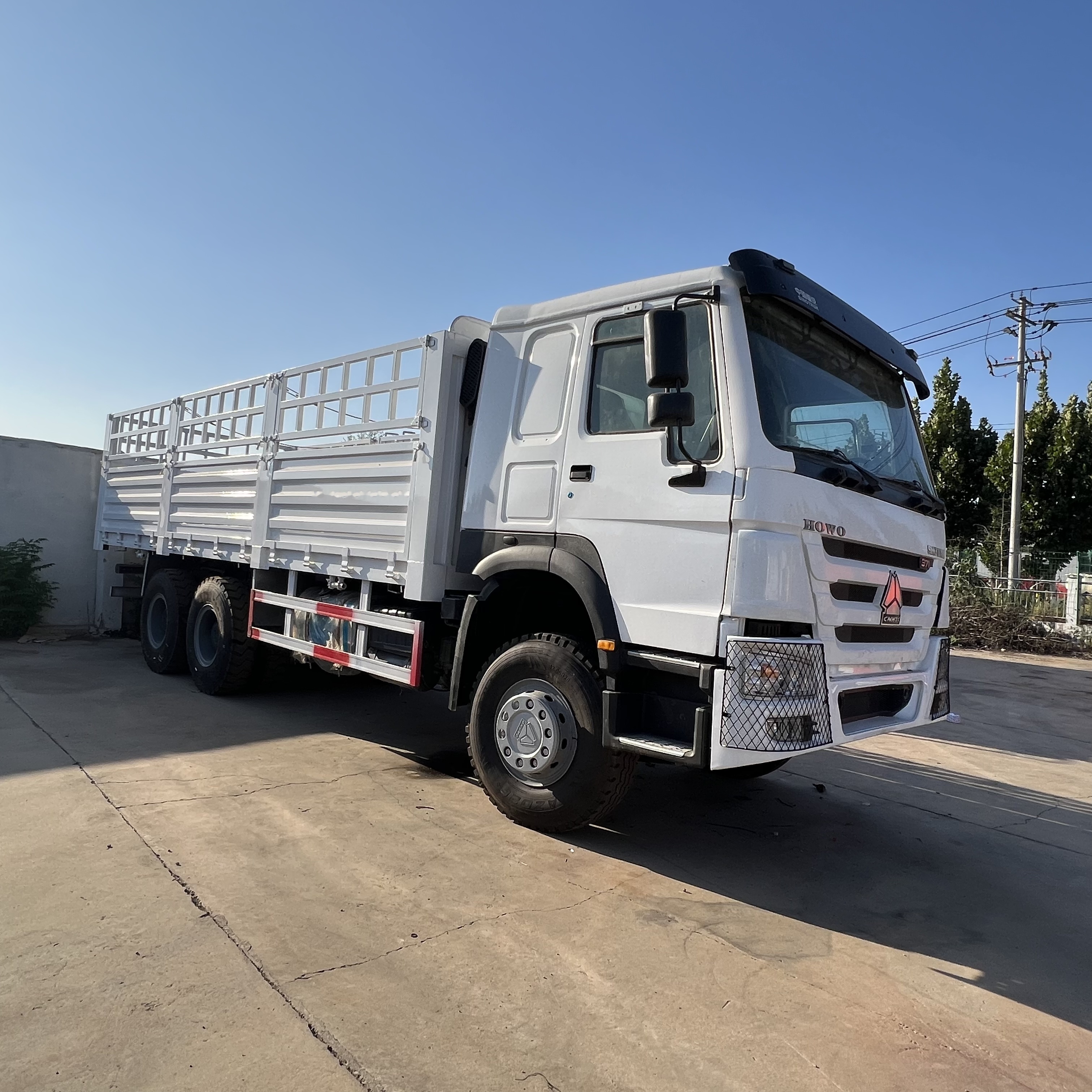 Sinotruk HOWO 371 6*4 Fence Truck - Camion plateau: photos 1 Sinotruk HOWO 371 6*4 Fence Truck - Camion plateau: photos 1