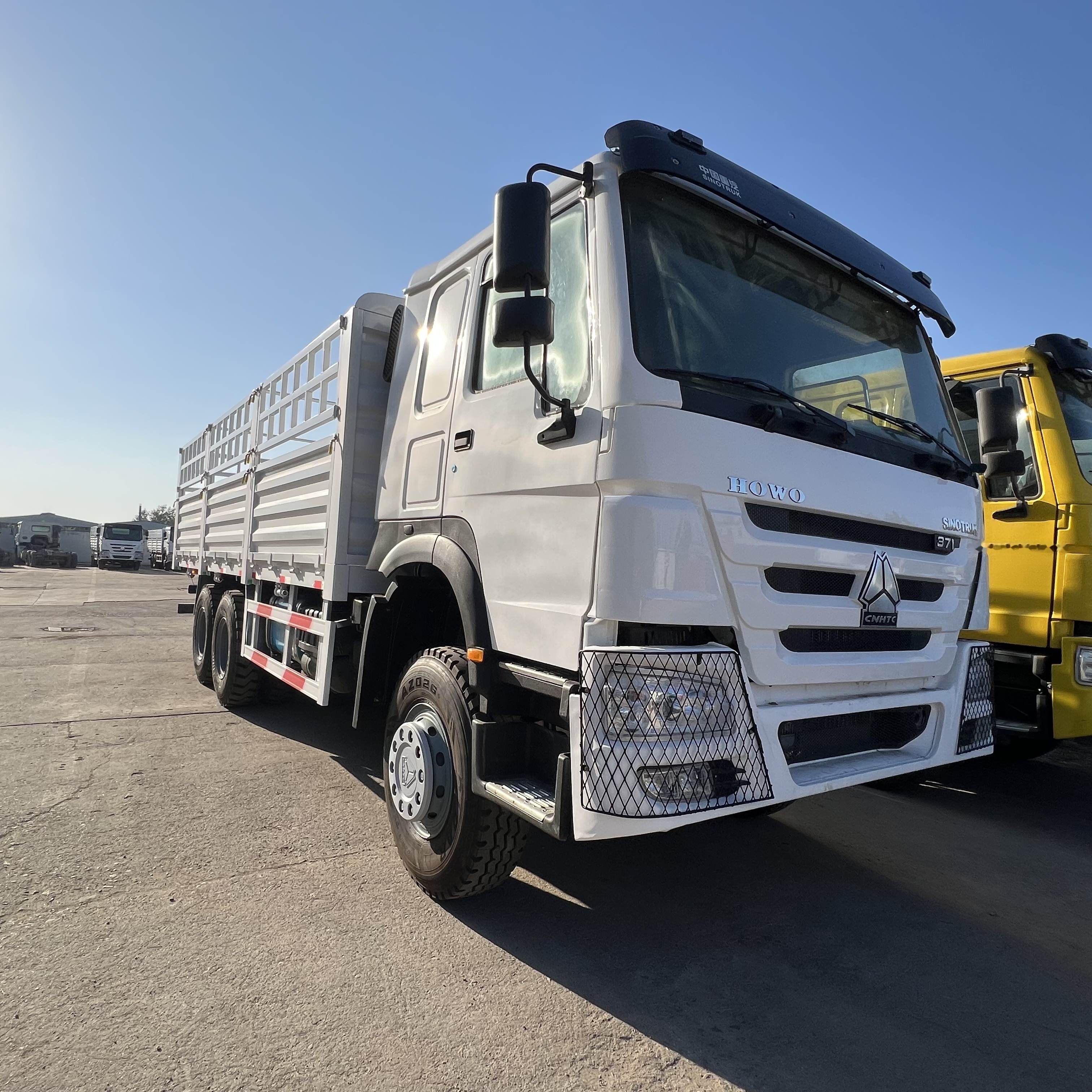 Sinotruk HOWO 371 6*4 Fence truck - Camion plateau: photos 3 Sinotruk HOWO 371 6*4 Fence truck - Camion plateau: photos 3