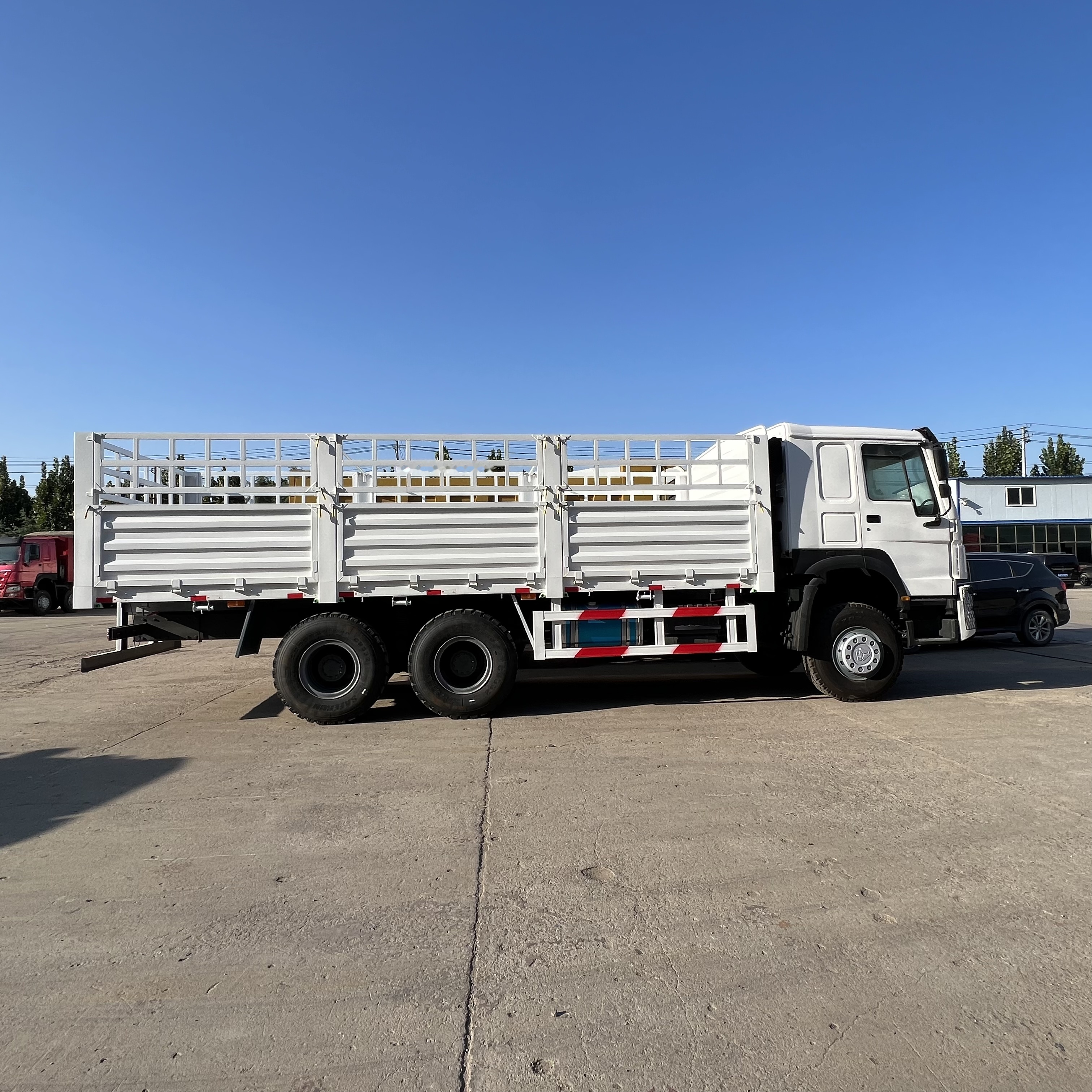 Sinotruk HOWO 371 6*4 Fence truck - Camion plateau: photos 5 Sinotruk HOWO 371 6*4 Fence truck - Camion plateau: photos 5