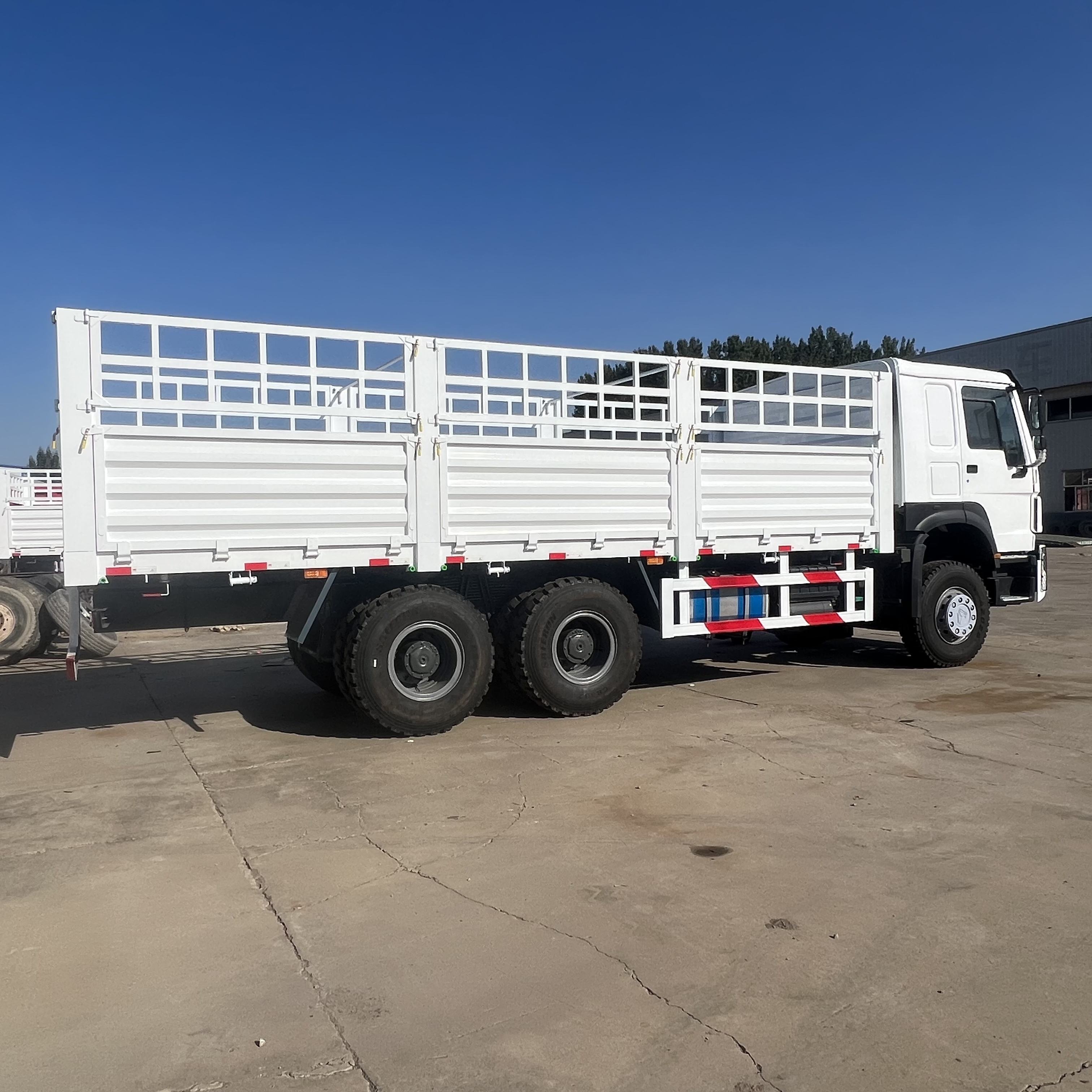 Sinotruk HOWO 371 6*4 Fence truck - Camion plateau: photos 3 Sinotruk HOWO 371 6*4 Fence truck - Camion plateau: photos 3