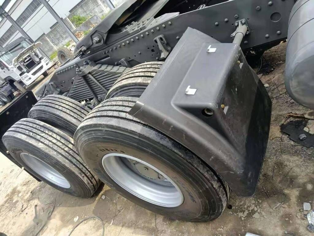 Camion porte-conteneur/ Caisse mobile Sinotruk HOWO 6*4 Tractor: photos 7