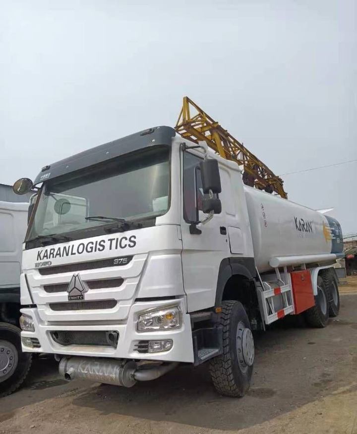 Sinotruk HOWO 6*4 sprinkler - Camion vidangeur: photos 1 Sinotruk HOWO 6*4 sprinkler - Camion vidangeur: photos 1