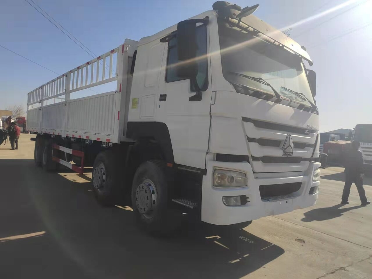 Sinotruk HOWO 8*4 Dump truck - Camion plateau: photos 4 Sinotruk HOWO 8*4 Dump truck - Camion plateau: photos 4