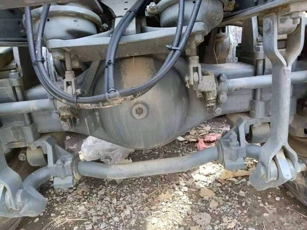 Sinotruk HOWO 420 Tractor - Tracteur routier: photos 5 Sinotruk HOWO 420 Tractor - Tracteur routier: photos 5