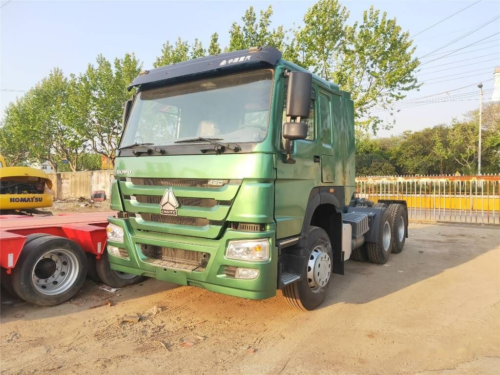 Sinotruk Howo A7 - Tracteur routier: photos 1 Sinotruk Howo A7 - Tracteur routier: photos 1