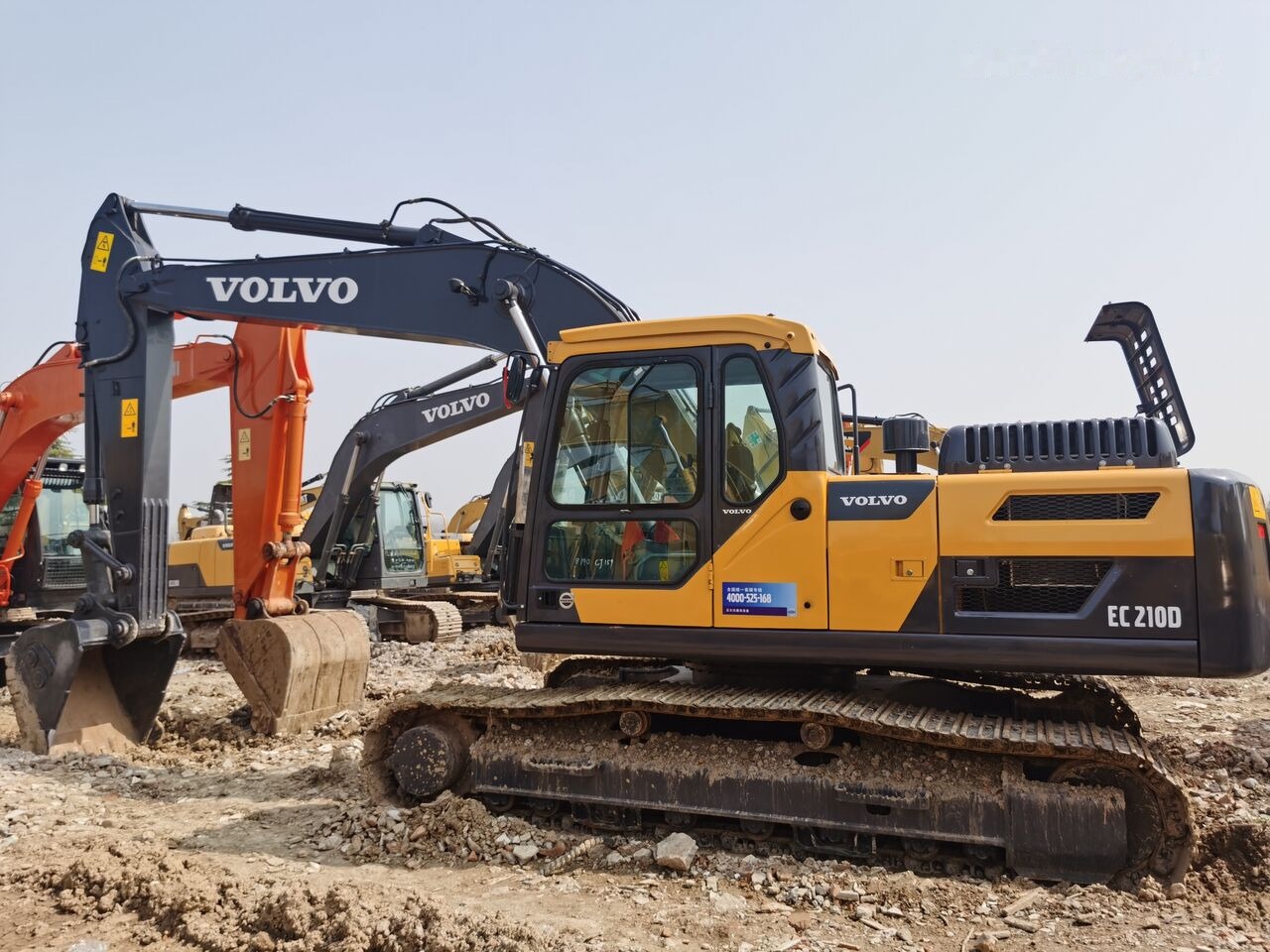 Volvo EC210D - Pelle sur chenille: photos 1 Volvo EC210D - Pelle sur chenille: photos 1