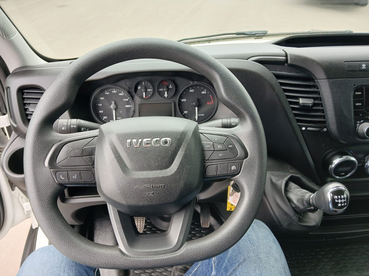 Fourgon grand volume Caja cerrada IVECO 35C16 3.0 20m3: photos 8