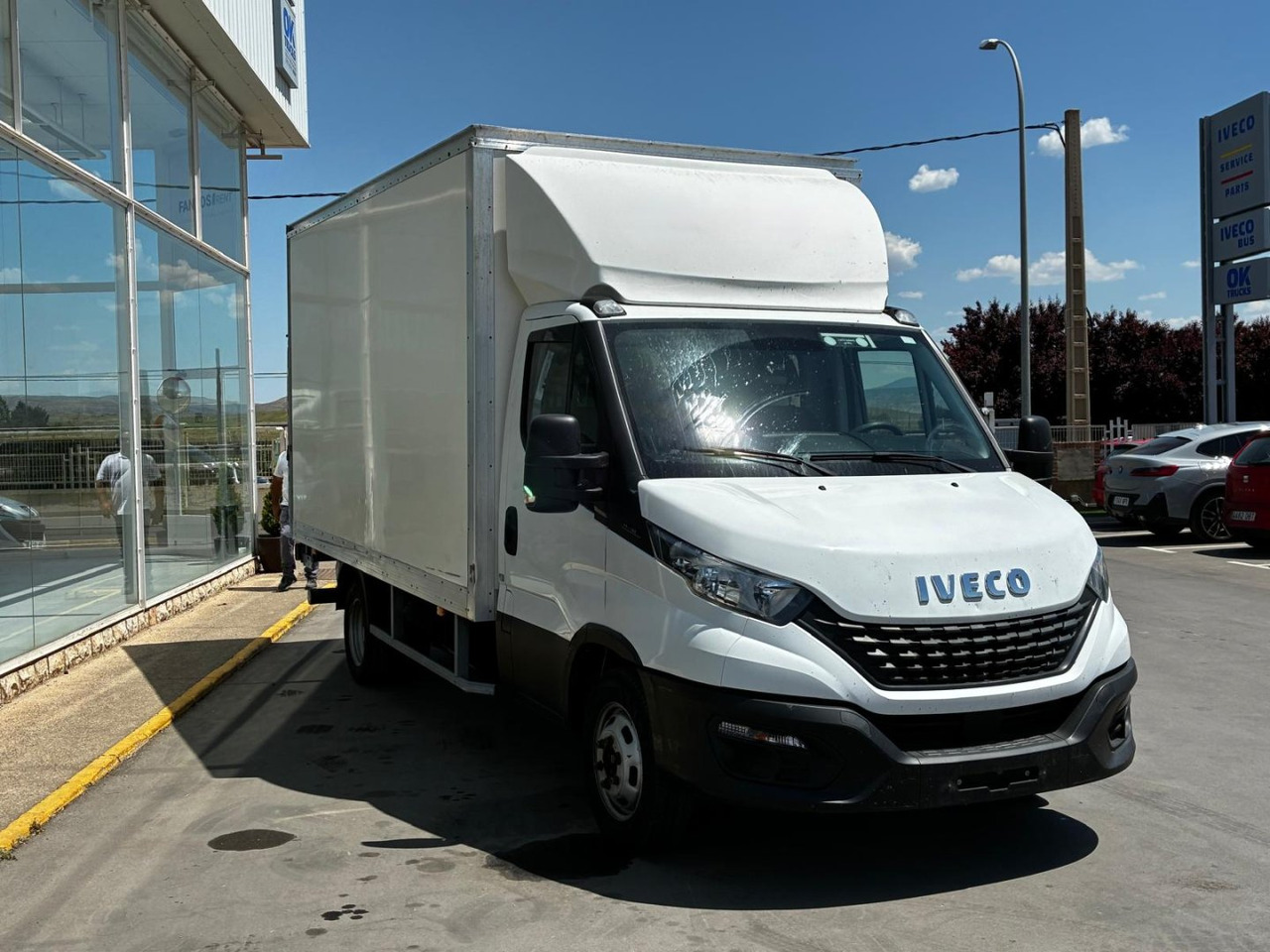 Caja cerrada con plataforma elevadora IVECO 35C16 20m3 - Fourgon grand volume: photos 3 Caja cerrada con plataforma elevadora IVECO 35C16 20m3 - Fourgon grand volume: photos 3