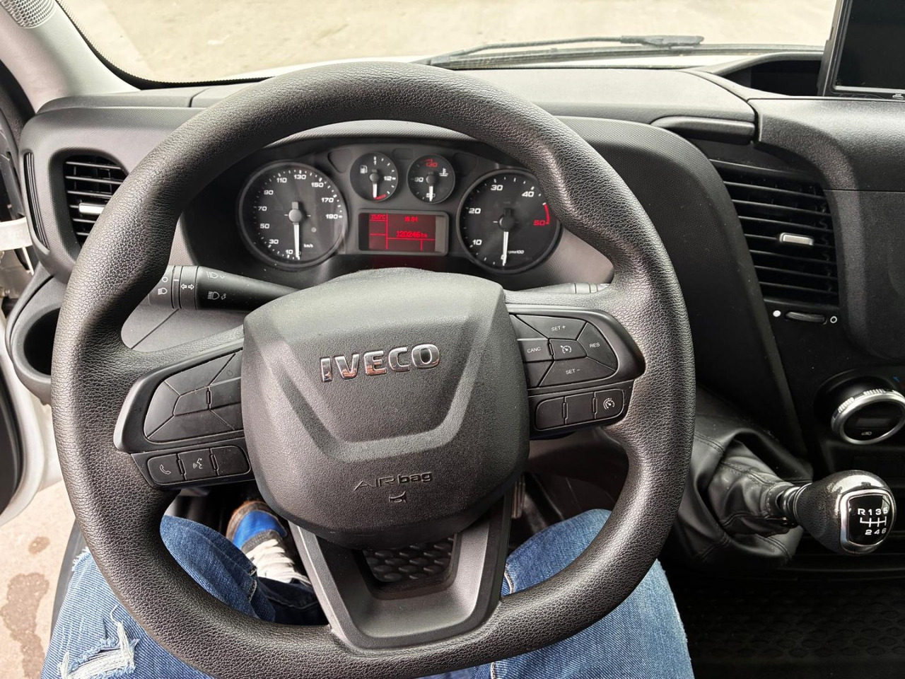 Fourgon grand volume Caja cerrada con plataforma elevadora IVECO 35C16 3.0 20m3 con puerta lateral: photos 10 Fourgon grand volume Caja cerrada con plataforma elevadora IVECO 35C16 3.0 20m3 con puerta lateral: photos 10