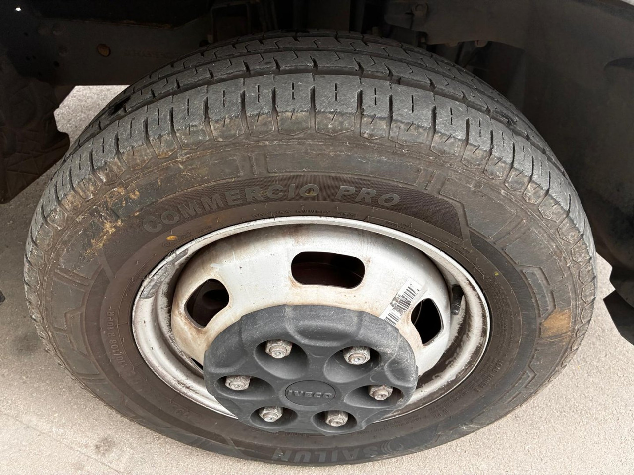 Fourgon grand volume Caja cerrada con plataforma elevadora IVECO 35C16 3.0 20m3 con puerta lateral: photos 15 Fourgon grand volume Caja cerrada con plataforma elevadora IVECO 35C16 3.0 20m3 con puerta lateral: photos 15