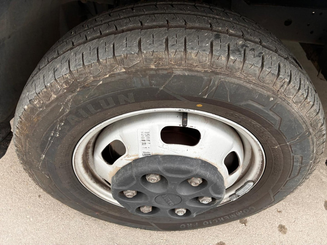 Fourgon grand volume Caja cerrada con plataforma elevadora IVECO 35C16 3.0 20m3 con puerta lateral: photos 14 Fourgon grand volume Caja cerrada con plataforma elevadora IVECO 35C16 3.0 20m3 con puerta lateral: photos 14