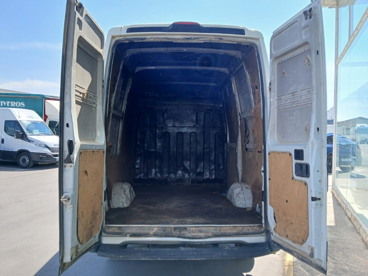 Furgón IVECO 35S13 V 10m3 - Fourgon utilitaire: photos 5 Furgón IVECO 35S13 V 10m3 - Fourgon utilitaire: photos 5