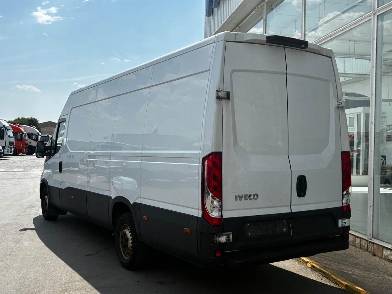Furgón IVECO 35S14 V 16m3 - Fourgon utilitaire: photos 4 Furgón IVECO 35S14 V 16m3 - Fourgon utilitaire: photos 4
