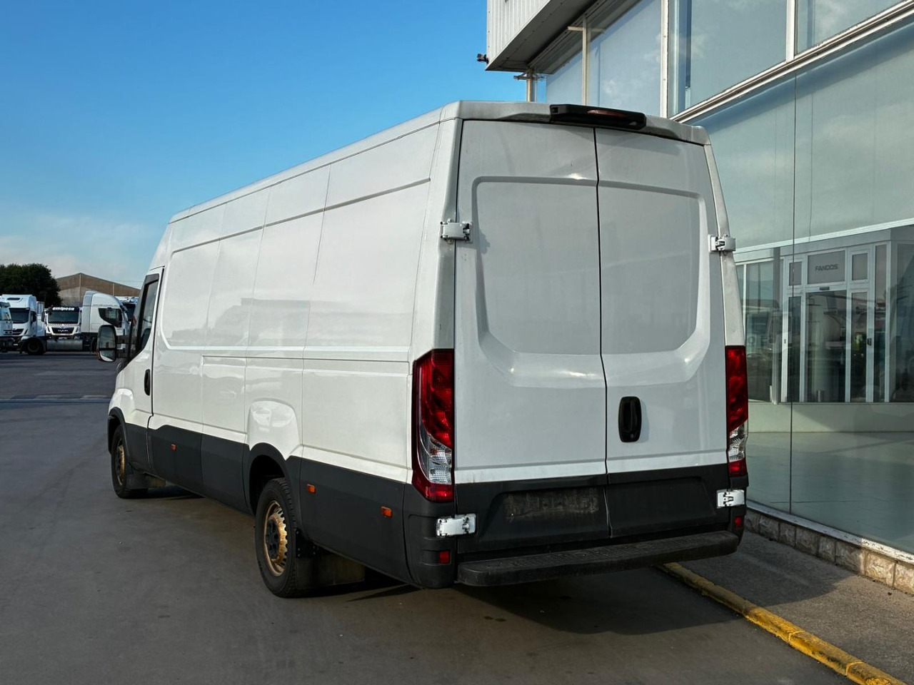 Furgón IVECO 35S14 V 16m3 - Fourgon utilitaire: photos 4 Furgón IVECO 35S14 V 16m3 - Fourgon utilitaire: photos 4