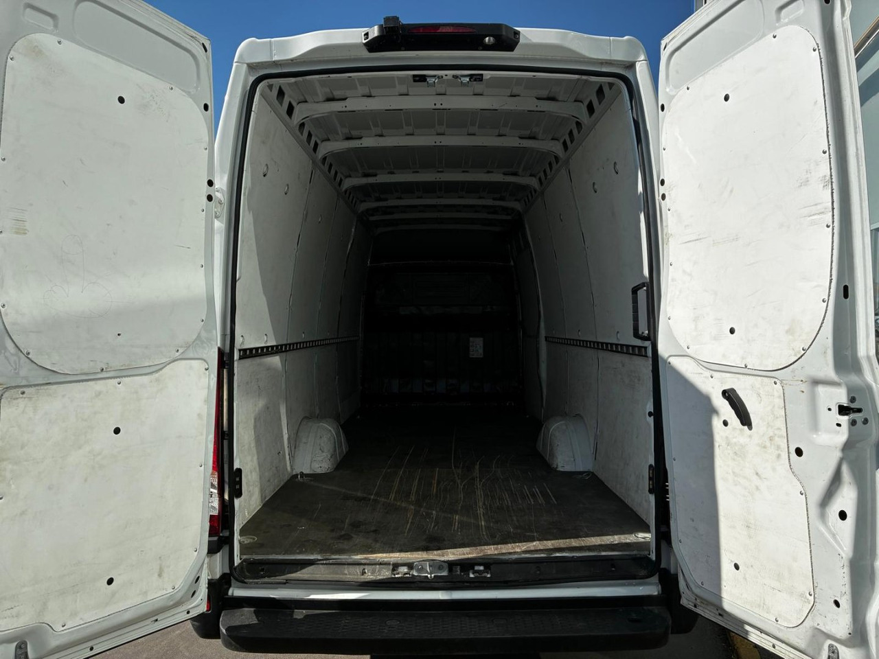 Furgón IVECO 35S14 V 16m3 - Fourgon utilitaire: photos 4 Furgón IVECO 35S14 V 16m3 - Fourgon utilitaire: photos 4