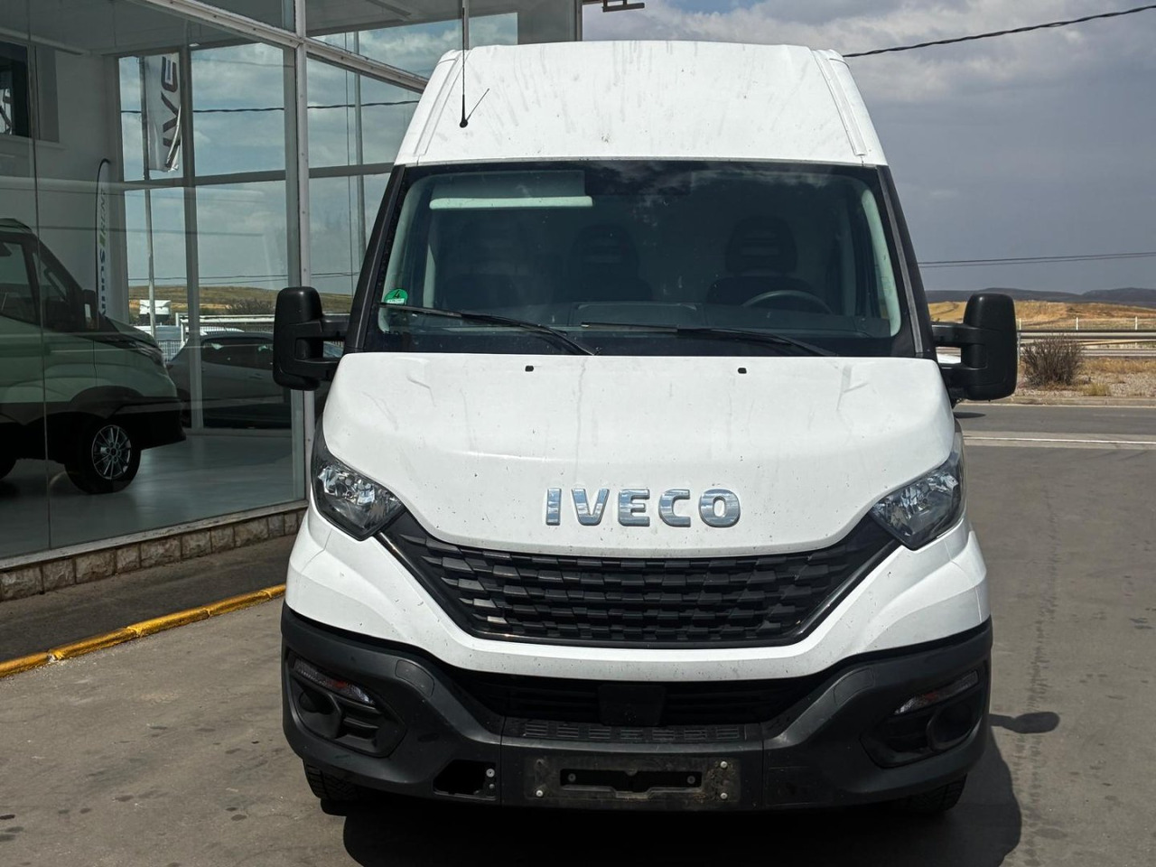 Furgón IVECO 35S14 V 16m3 - Fourgon utilitaire: photos 2 Furgón IVECO 35S14 V 16m3 - Fourgon utilitaire: photos 2