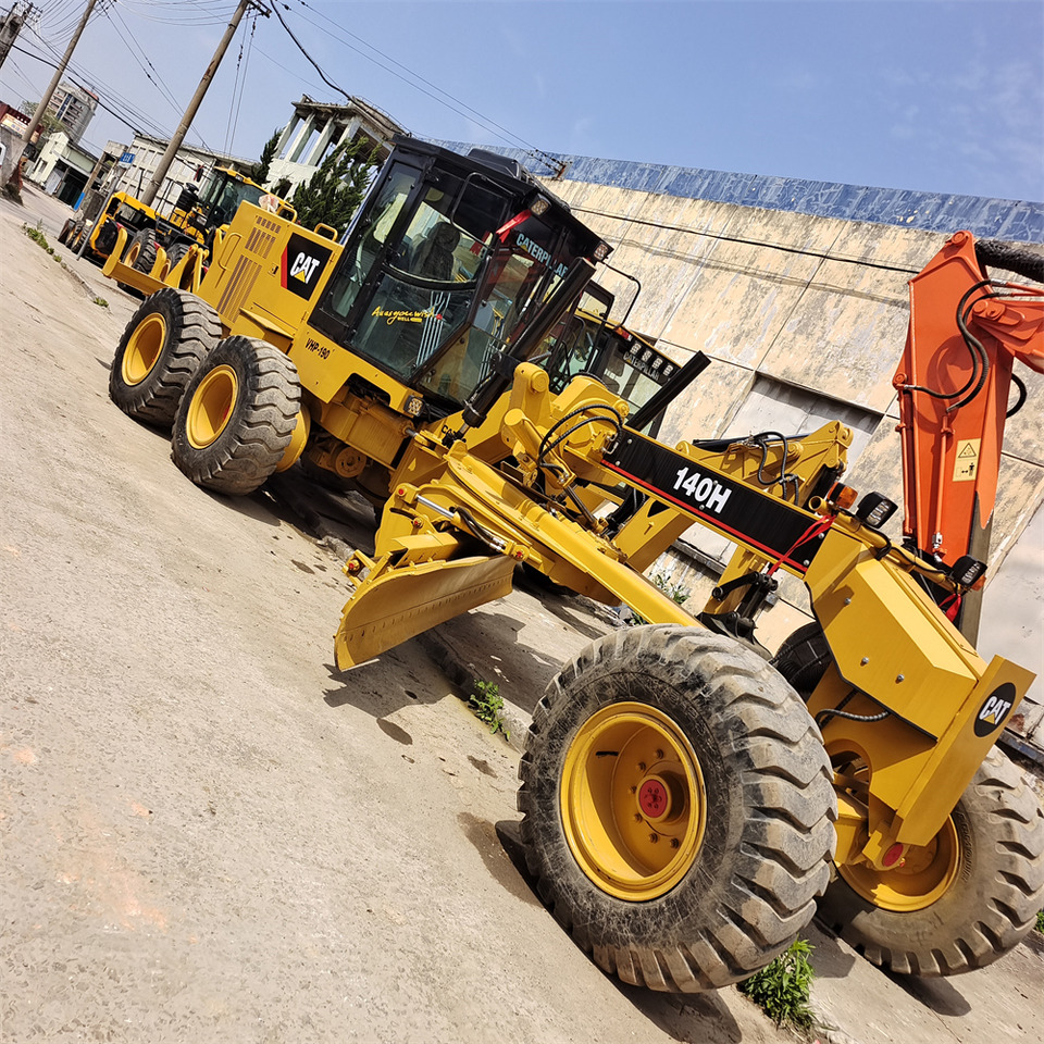 CAT 140H 140K 140G - Niveleuse: photos 1 CAT 140H 140K 140G - Niveleuse: photos 1