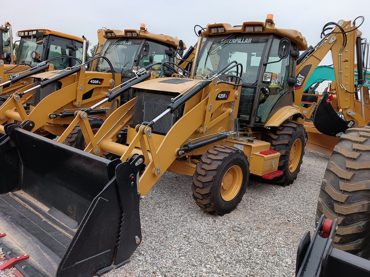 CAT 420FⅡ BRAND NEW - Tractopelle: photos 1 CAT 420FⅡ BRAND NEW - Tractopelle: photos 1