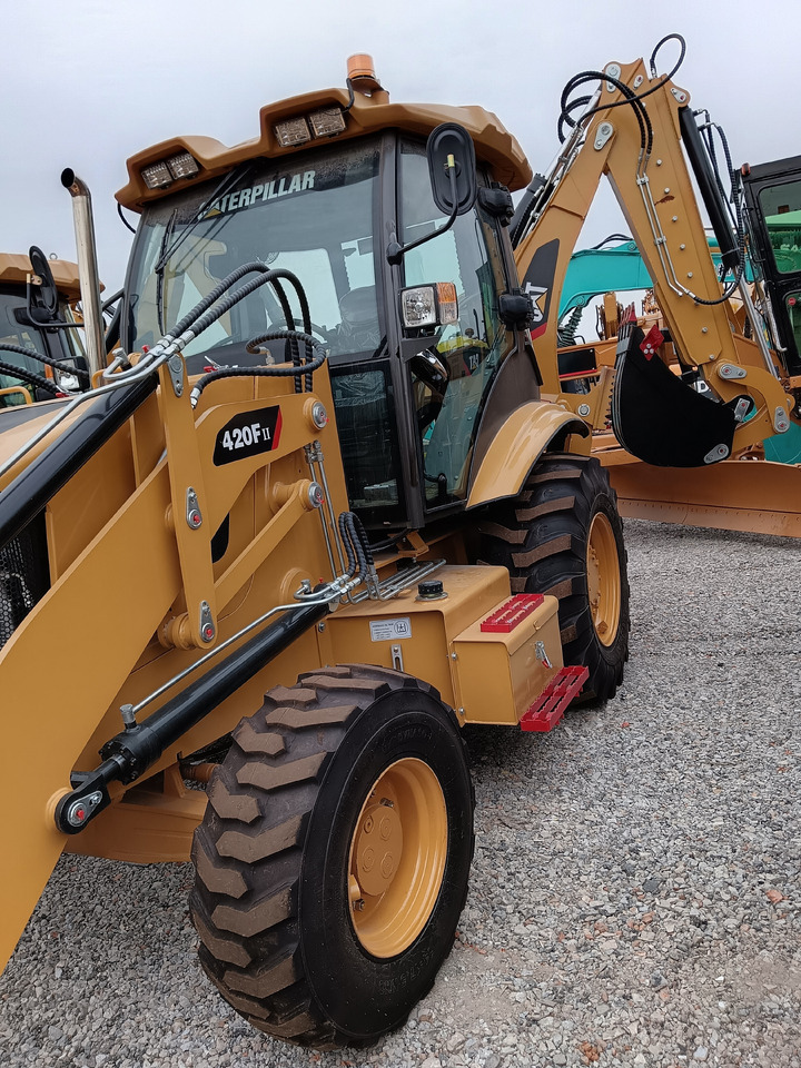 CAT 420FⅡ BRAND NEW - Tractopelle: photos 3 CAT 420FⅡ BRAND NEW - Tractopelle: photos 3