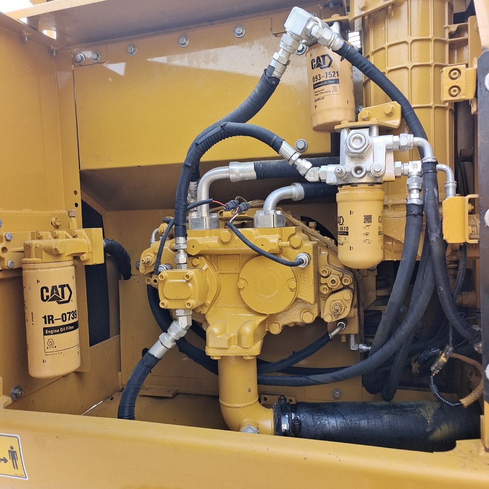 CATERPILLAR 320D2L - Pelle sur chenille: photos 4 CATERPILLAR 320D2L - Pelle sur chenille: photos 4