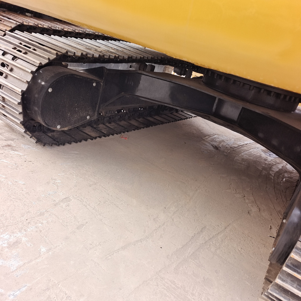 CATERPILLAR 320D2L - Pelle sur chenille: photos 3 CATERPILLAR 320D2L - Pelle sur chenille: photos 3