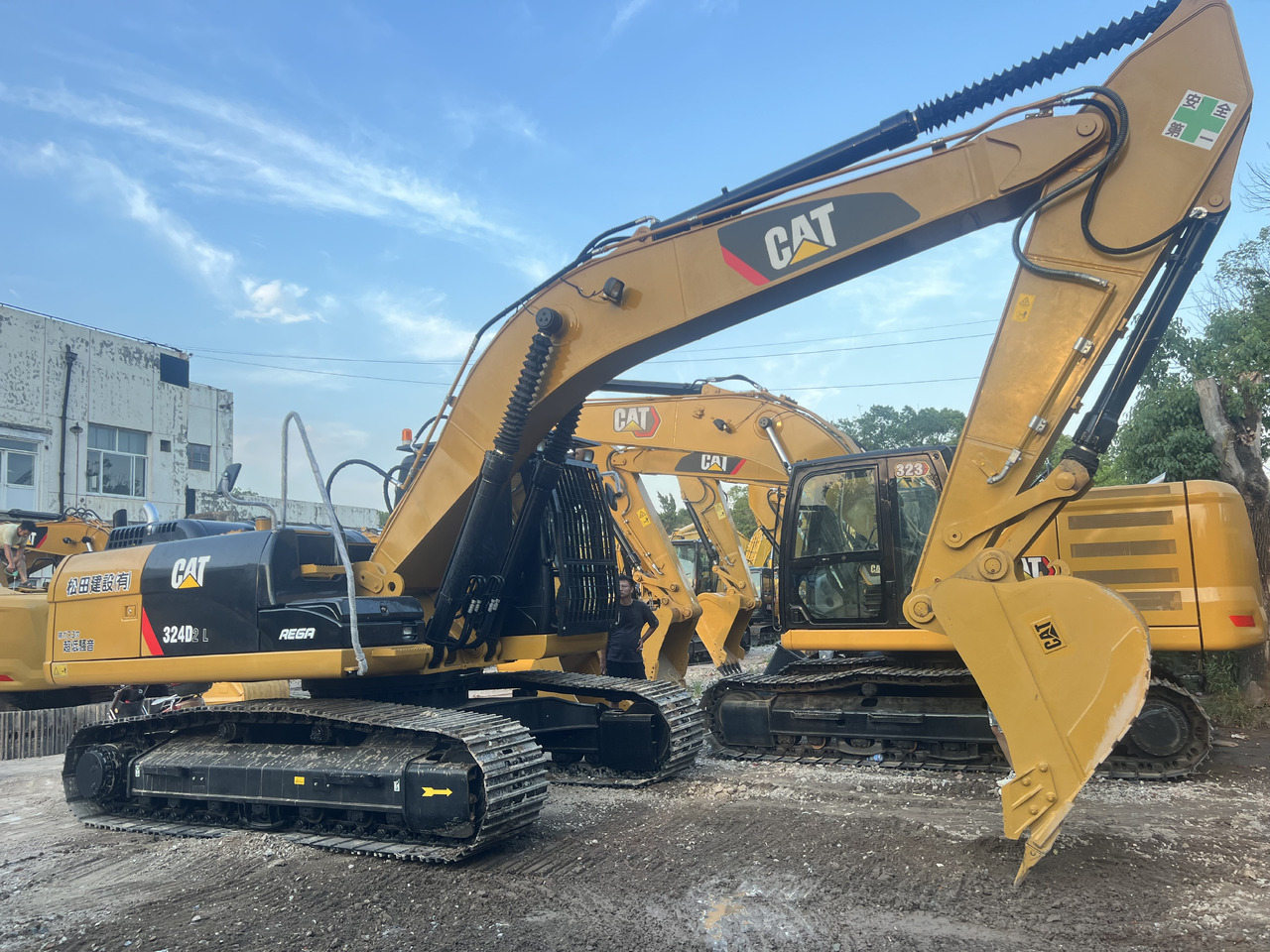 CATERPILLAR 324DL CAT 324D 2 L - Pelle sur chenille: photos 1 CATERPILLAR 324DL CAT 324D 2 L - Pelle sur chenille: photos 1