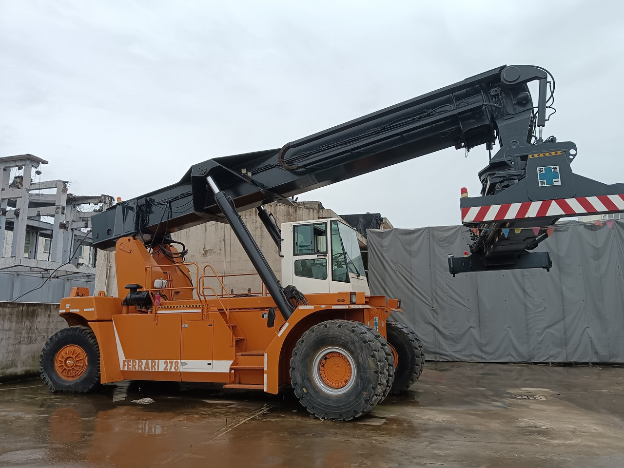 CVS FERRARRI 278 Ferrarri F278.6 - Reach stacker: photos 2 CVS FERRARRI 278 Ferrarri F278.6 - Reach stacker: photos 2
