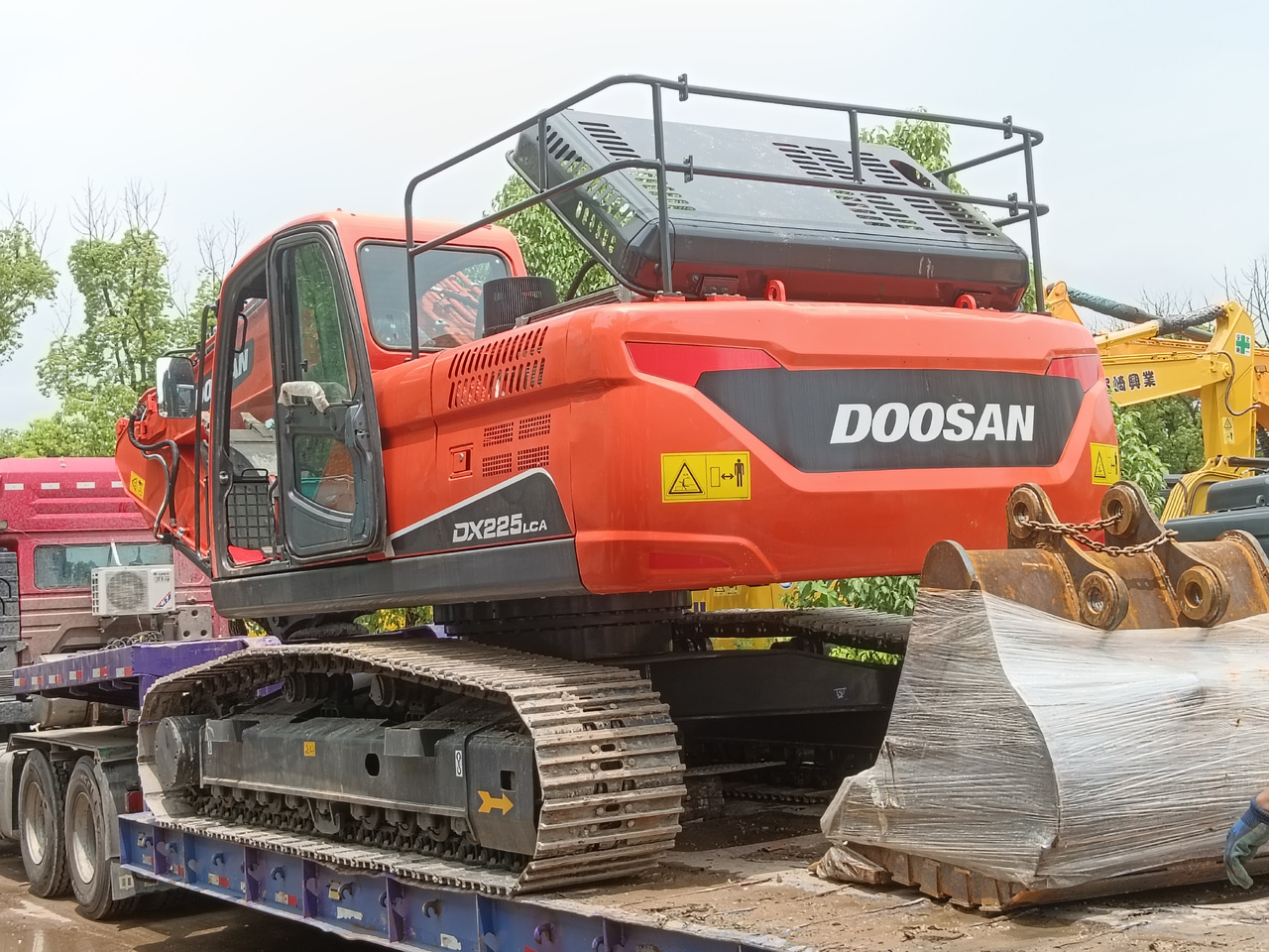 DOOSAN DX225LCA - Pelle sur chenille: photos 3 DOOSAN DX225LCA - Pelle sur chenille: photos 3