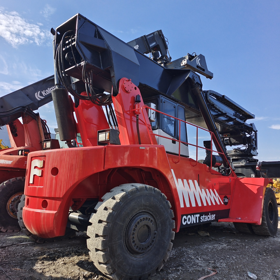 FANTUZZI CS45KMHD 45 TON REACH STACKER - Reach stacker: photos 1 FANTUZZI CS45KMHD 45 TON REACH STACKER - Reach stacker: photos 1
