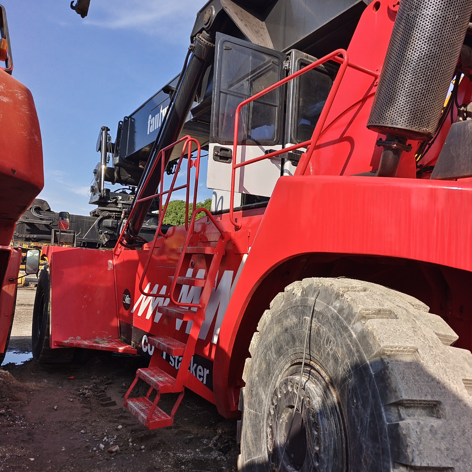 FANTUZZI CS45KMHD 45 TON REACH STACKER - Reach stacker: photos 2 FANTUZZI CS45KMHD 45 TON REACH STACKER - Reach stacker: photos 2