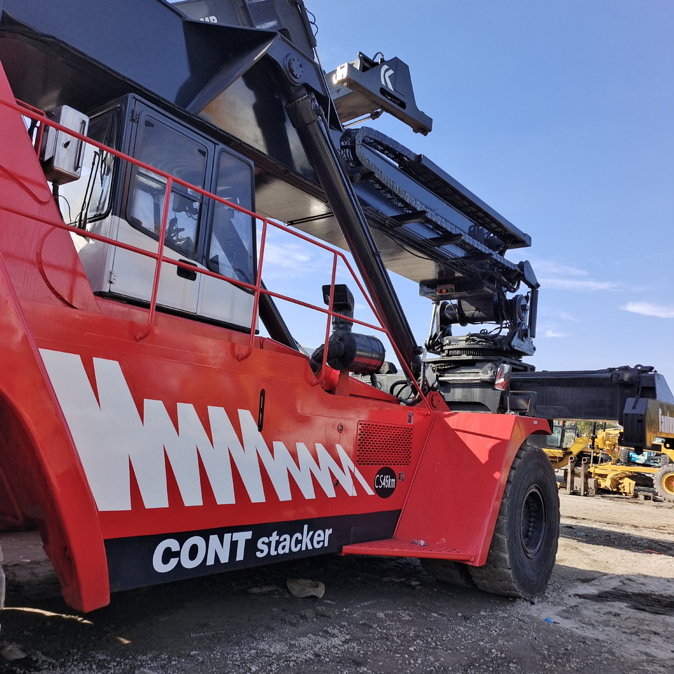 FANTUZZI CS45KMHD 45 TON REACH STACKER - Reach stacker: photos 4 FANTUZZI CS45KMHD 45 TON REACH STACKER - Reach stacker: photos 4