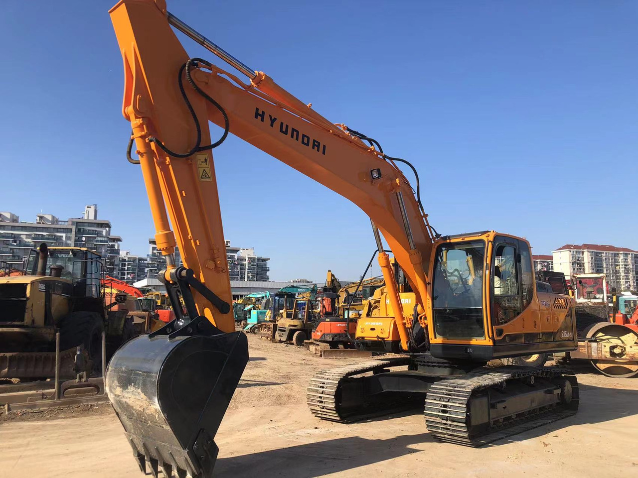 HYUNDAI R215-9 - Pelle sur chenille: photos 1 HYUNDAI R215-9 - Pelle sur chenille: photos 1