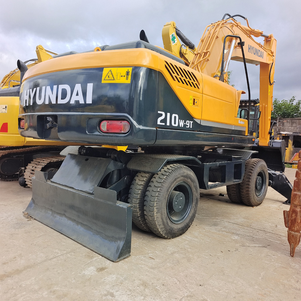 HYUNDAI ROBEX 210W-9T 210W - 9 T - Pelle sur pneus: photos 2 HYUNDAI ROBEX 210W-9T 210W - 9 T - Pelle sur pneus: photos 2
