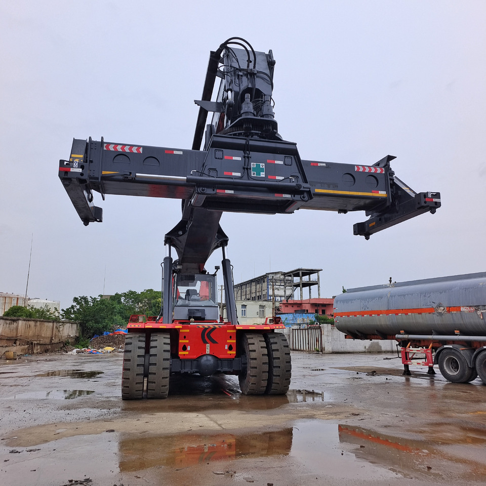 KALMAR DRF450 - Reach stacker: photos 2 KALMAR DRF450 - Reach stacker: photos 2