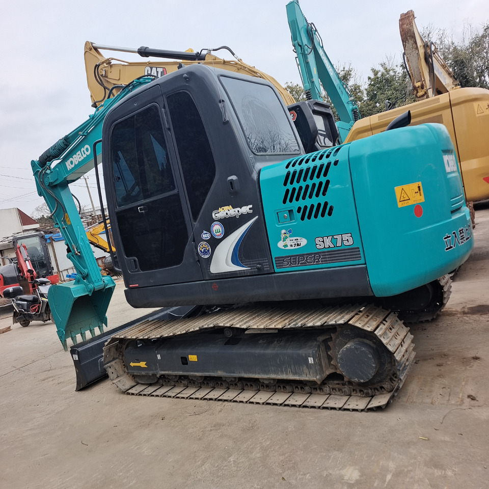 KOBELCO SK75 - Mini pelle: photos 1 KOBELCO SK75 - Mini pelle: photos 1