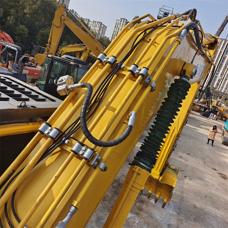 Pelle sur chenille KOMATSU PC 220-8 N1: photos 30