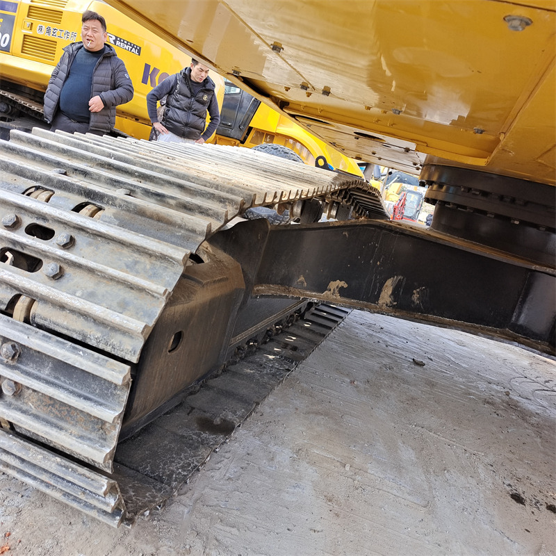 KOMATSU PC 220-8 N1 - Pelle sur chenille: photos 4 KOMATSU PC 220-8 N1 - Pelle sur chenille: photos 4