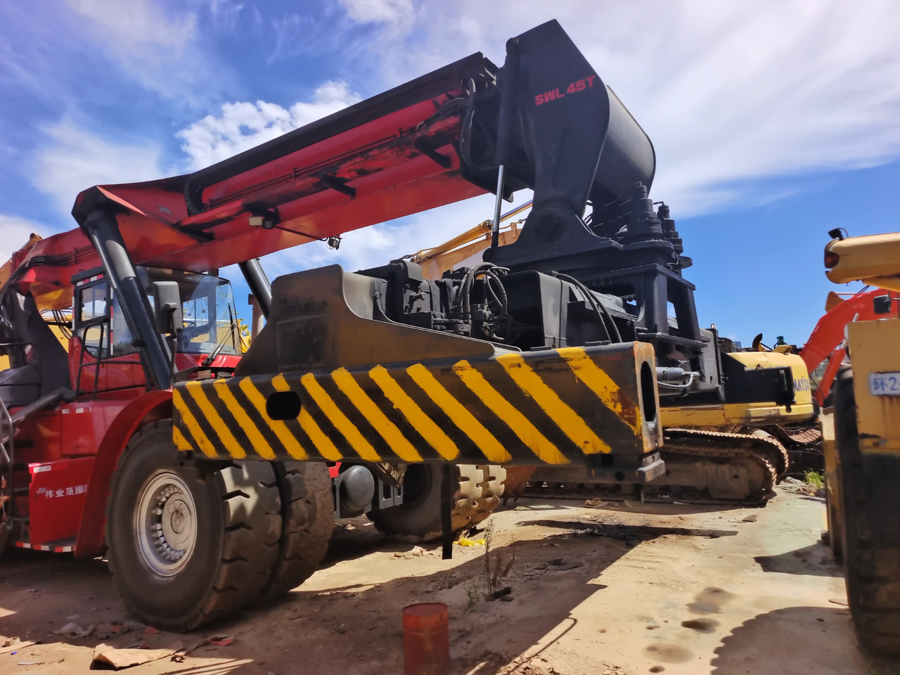SANY SRSC 45C30 - Reach stacker: photos 4 SANY SRSC 45C30 - Reach stacker: photos 4