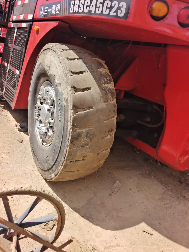 SANY SRSC45C23 45 TON - Reach stacker: photos 5 SANY SRSC45C23 45 TON - Reach stacker: photos 5