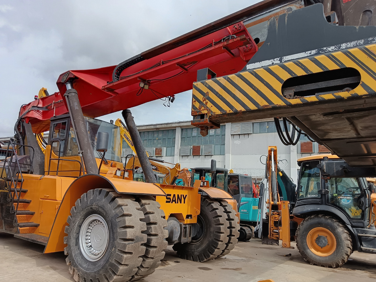 SANY SRSC45C30 45TON REACH STACKER - Reach stacker: photos 3 SANY SRSC45C30 45TON REACH STACKER - Reach stacker: photos 3