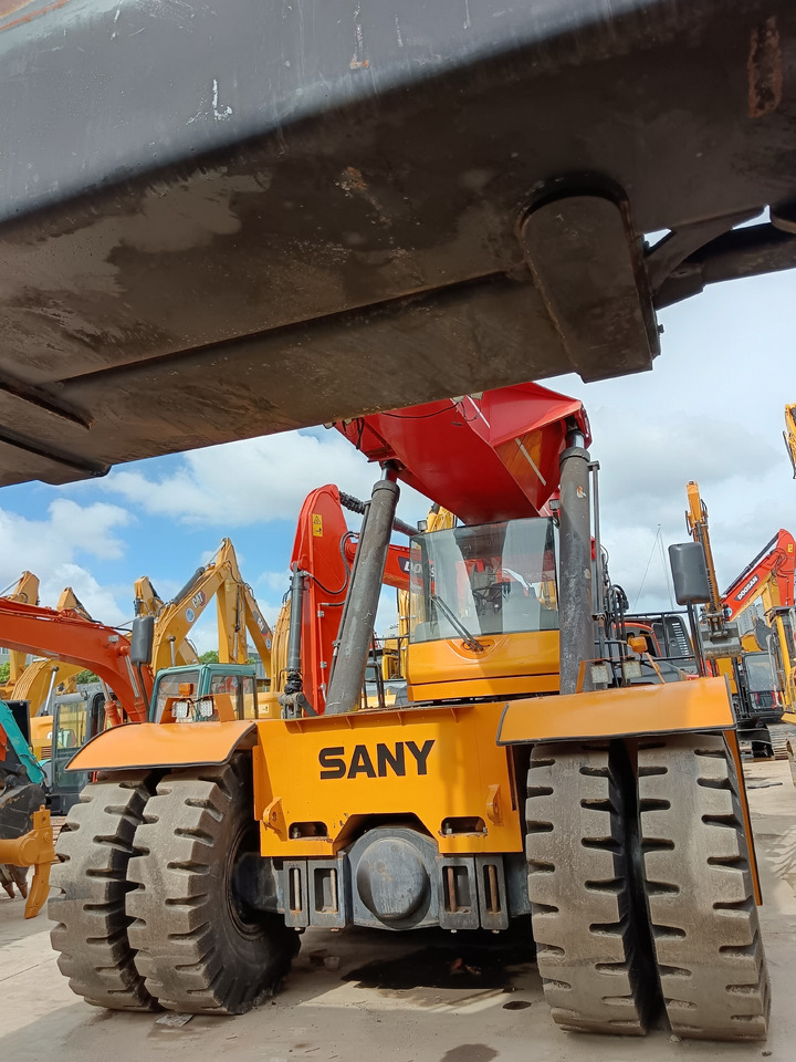 SANY SRSC45C30 45TON REACH STACKER - Reach stacker: photos 2 SANY SRSC45C30 45TON REACH STACKER - Reach stacker: photos 2