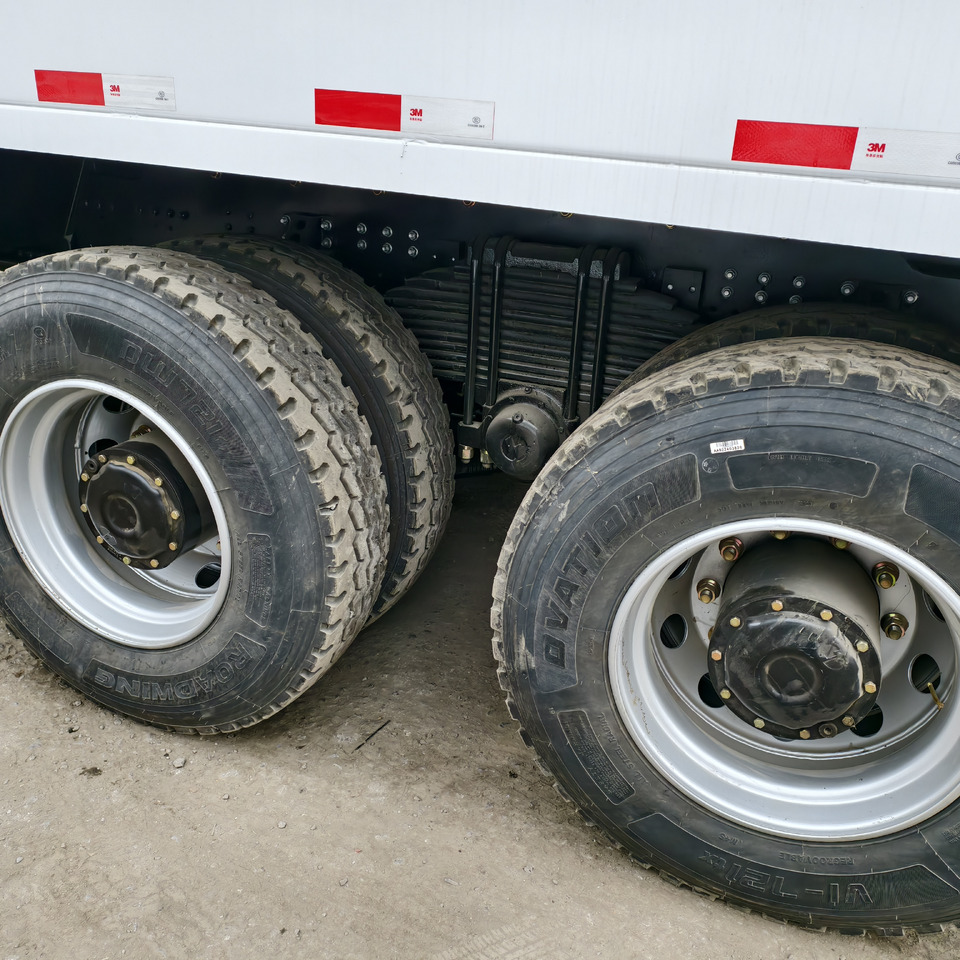 SHACMAN F3000 6*4 DUMP TRUCK - Camion benne: photos 3 SHACMAN F3000 6*4 DUMP TRUCK - Camion benne: photos 3