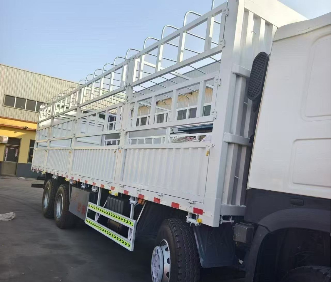 SINOTRUK HOWO 8*4 WITH FENCE 12 WHEELS 371 375 380 400 420 HP TIPPER DUMP TRUCK - Camion bétaillère: photos 5 SINOTRUK HOWO 8*4 WITH FENCE 12 WHEELS 371 375 380 400 420 HP TIPPER DUMP TRUCK - Camion bétaillère: photos 5