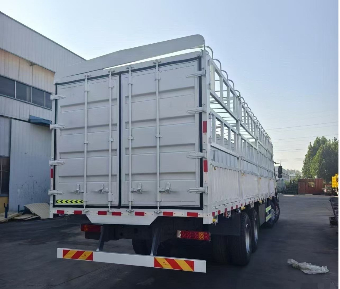 SINOTRUK HOWO 8*4 WITH FENCE 12 WHEELS 371 375 380 400 420 HP TIPPER DUMP TRUCK - Camion bétaillère: photos 3 SINOTRUK HOWO 8*4 WITH FENCE 12 WHEELS 371 375 380 400 420 HP TIPPER DUMP TRUCK - Camion bétaillère: photos 3