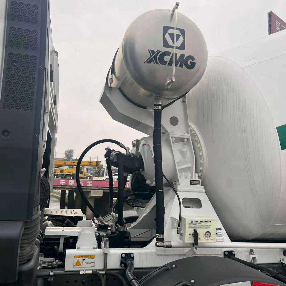 SINOTRUK HOWO TX350 EURO V Stage 5 - Camion malaxeur: photos 3 SINOTRUK HOWO TX350 EURO V Stage 5 - Camion malaxeur: photos 3