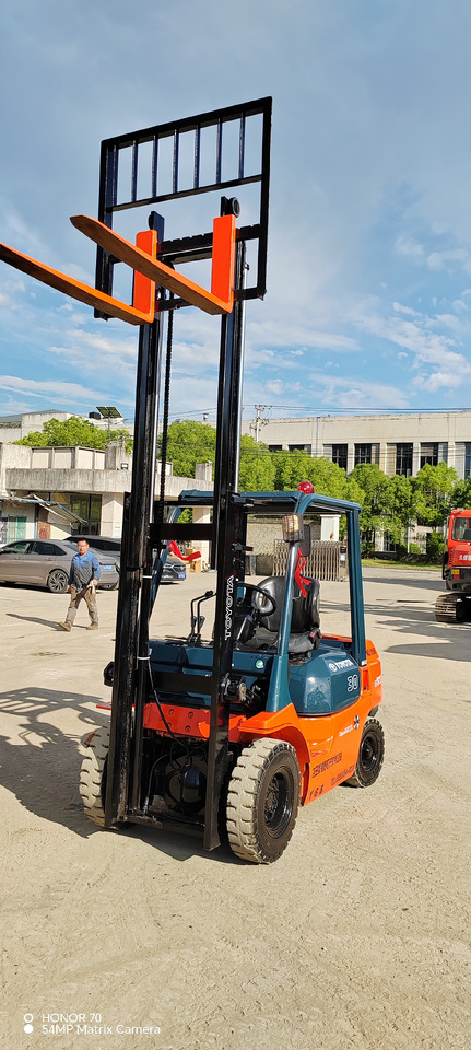 Chariot élévateur diesel TOYOTA FD30: photos 8